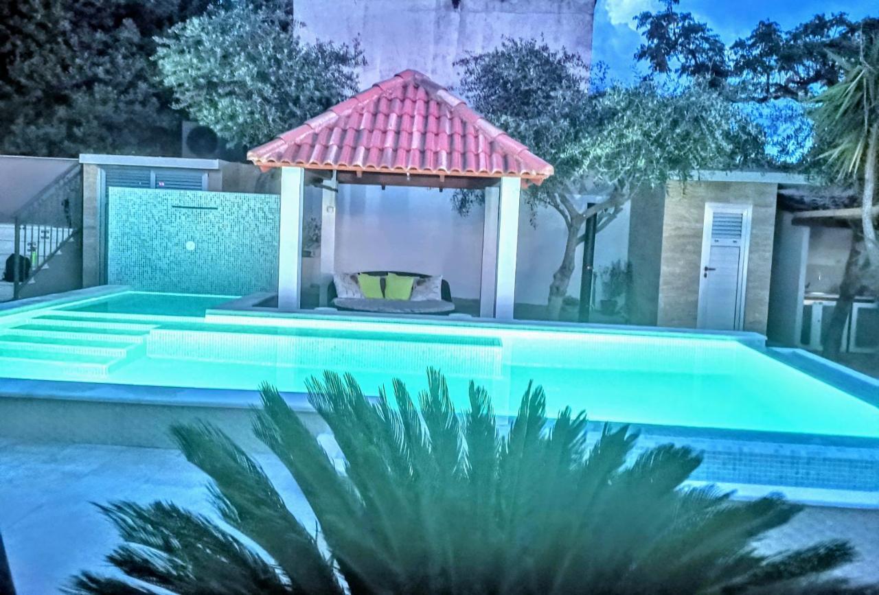 Villa Maris- Beachfront Villa With Exclusive Pool Podstrana Exterior foto