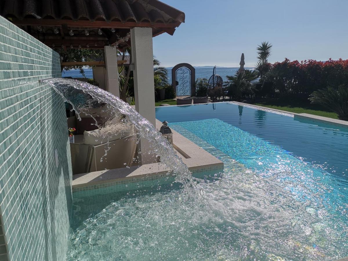 Villa Maris- Beachfront Villa With Exclusive Pool Podstrana Exterior foto