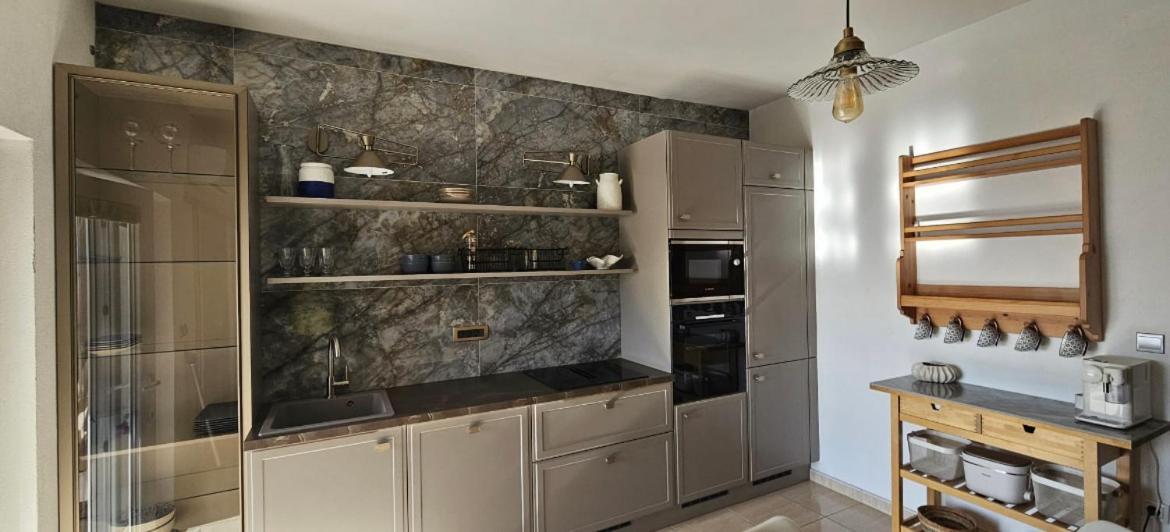 Villa Maris- Beachfront Villa With Exclusive Pool Podstrana Exterior foto